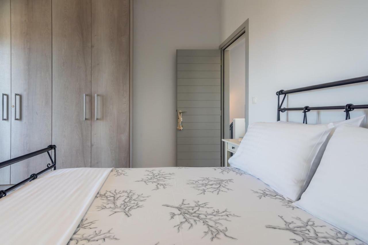 Milian Suite Adamantas  Luaran gambar
