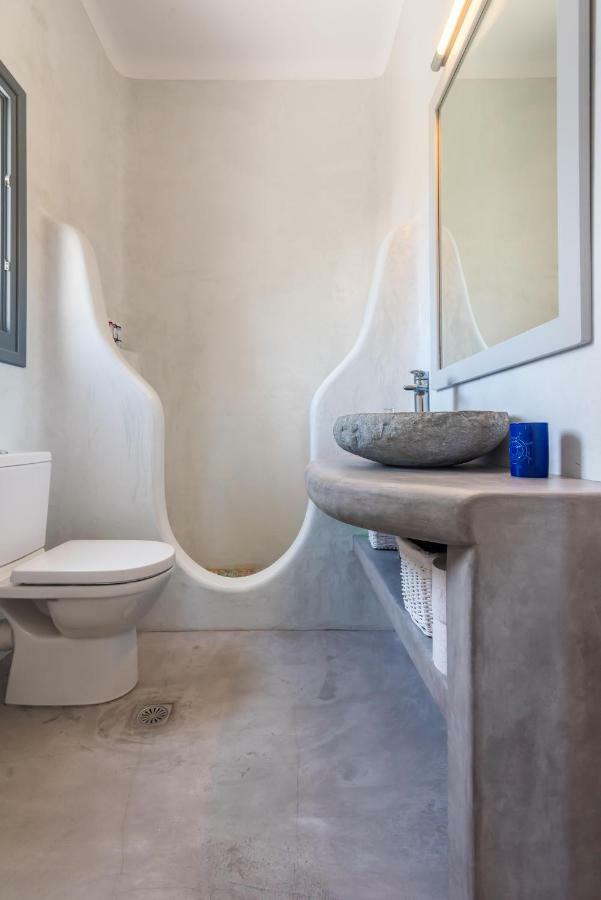 Milian Suite Adamantas  Luaran gambar